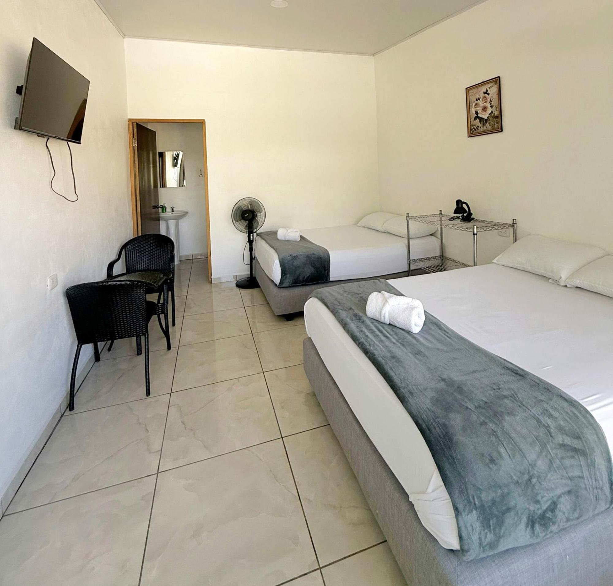 Hotel Cattleya Family à Monteverde Extérieur photo